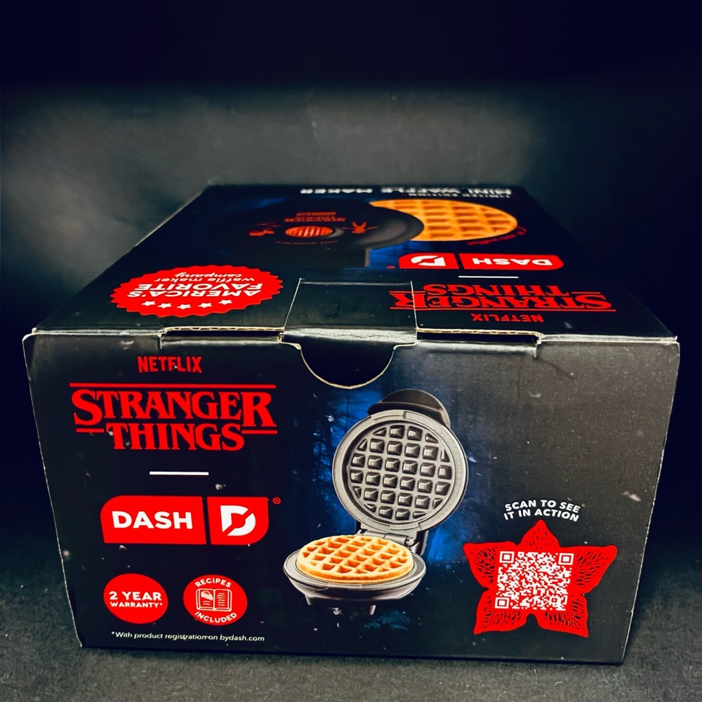 Stranger Things Dash Limited Ed. MINI WAFFLE MAKER Ceramic Nonstick NEW IN BOX - Picture 12 of 13